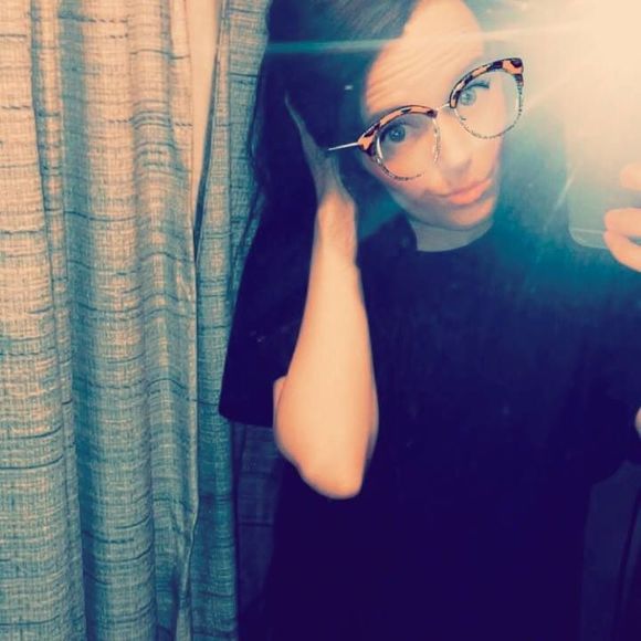 Meet your Posher, Krisandra - Picture 1 of 1